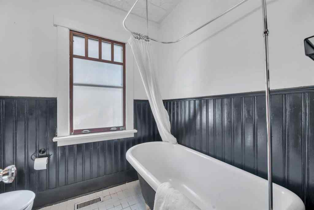 MLS® A2259439 - 111 11 Avenue NW in Crescent Heights Calgary, Residential