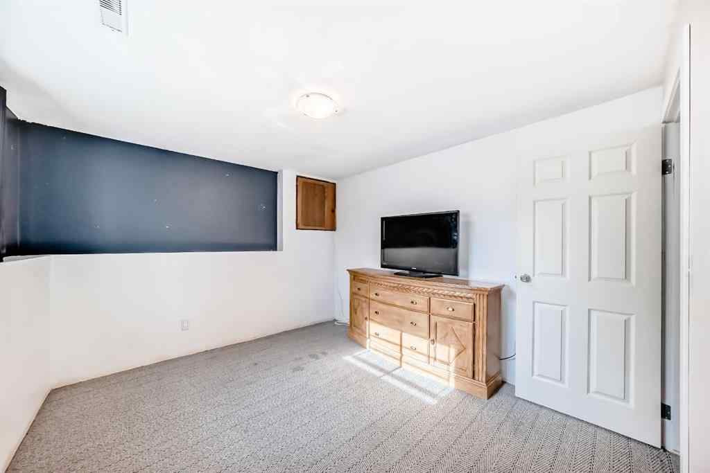 MLS® A2259458 - 52 Castlebrook Rise NE in Castleridge Calgary, Residential