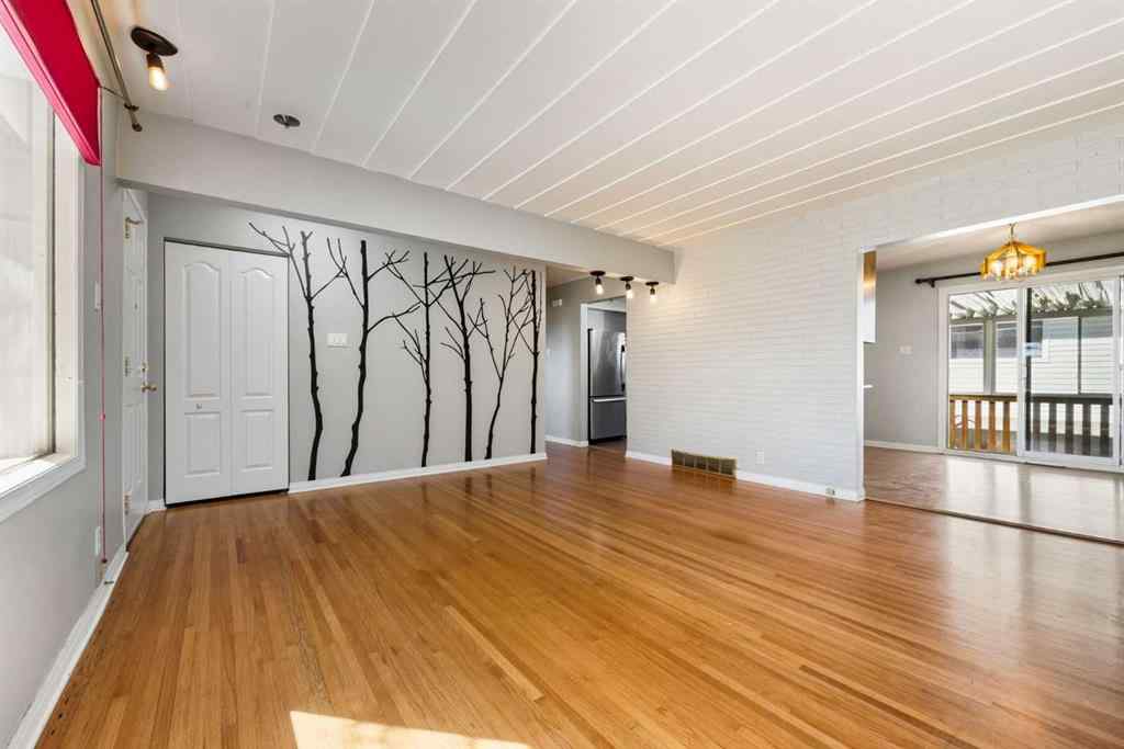 MLS® A2259464 - 1048 39 Avenue NW in Cambrian Heights Calgary, Residential