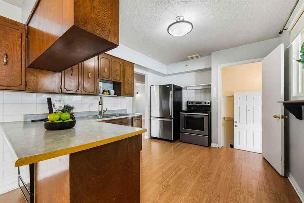 MLS® A2259464 - 1048 39 Avenue NW in Cambrian Heights Calgary, Residential