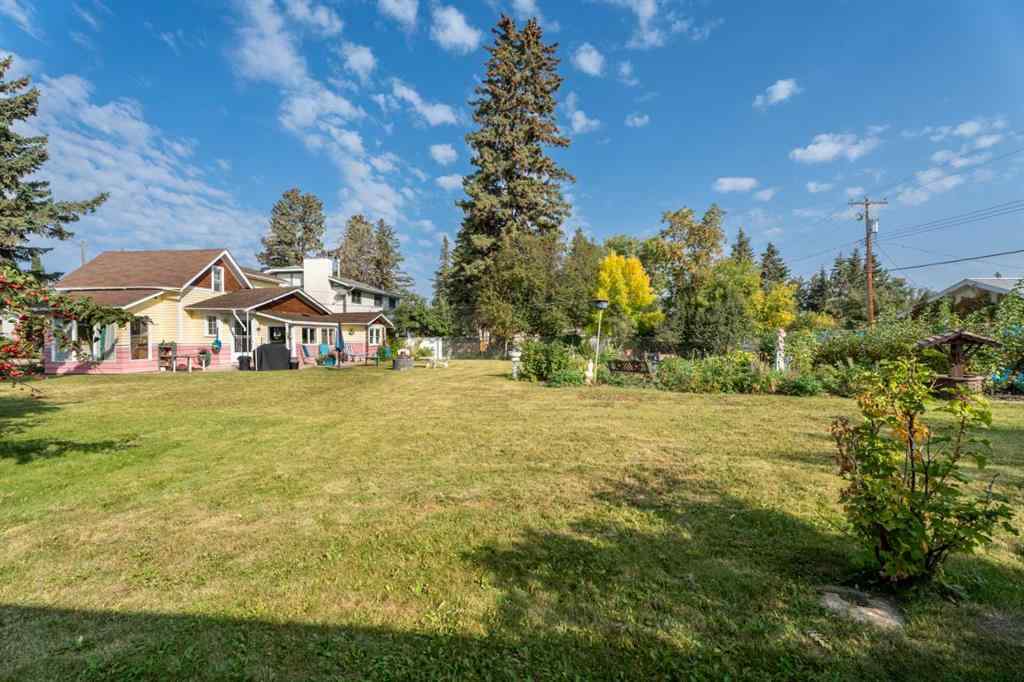 MLS® A2259470 - 4517 & 4513 46 Street  in Central Core Sylvan Lake, Residential