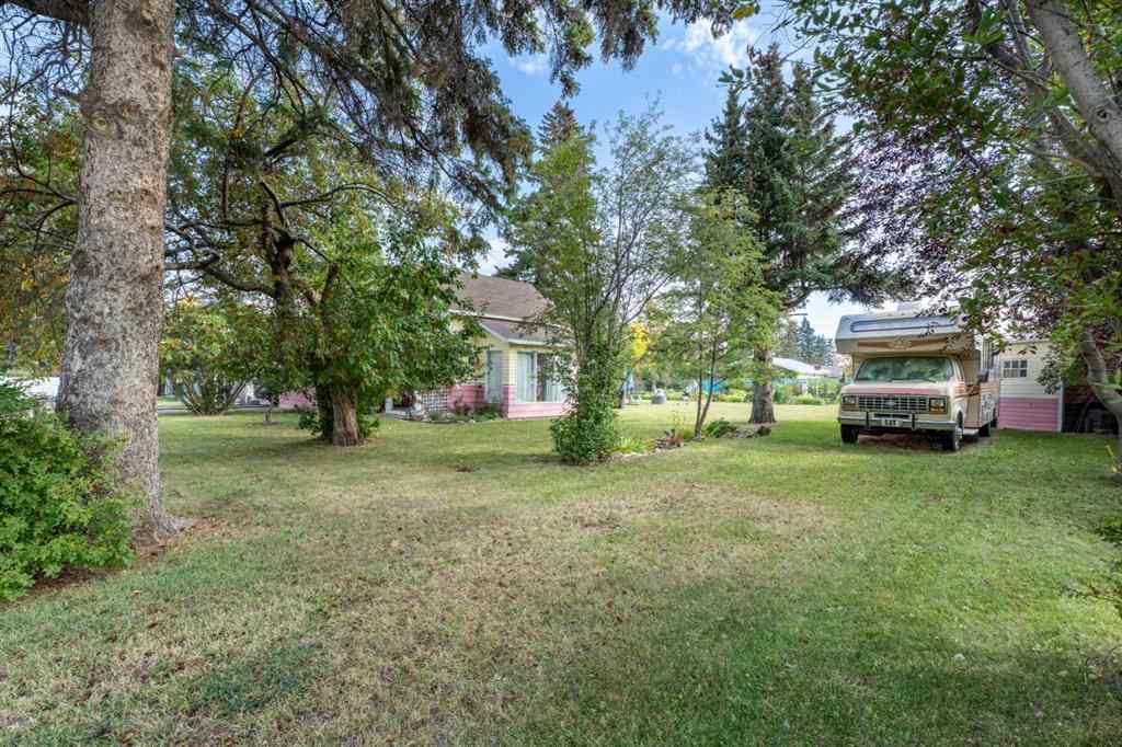 MLS® A2259470 - 4517 & 4513 46 Street  in Central Core Sylvan Lake, Residential