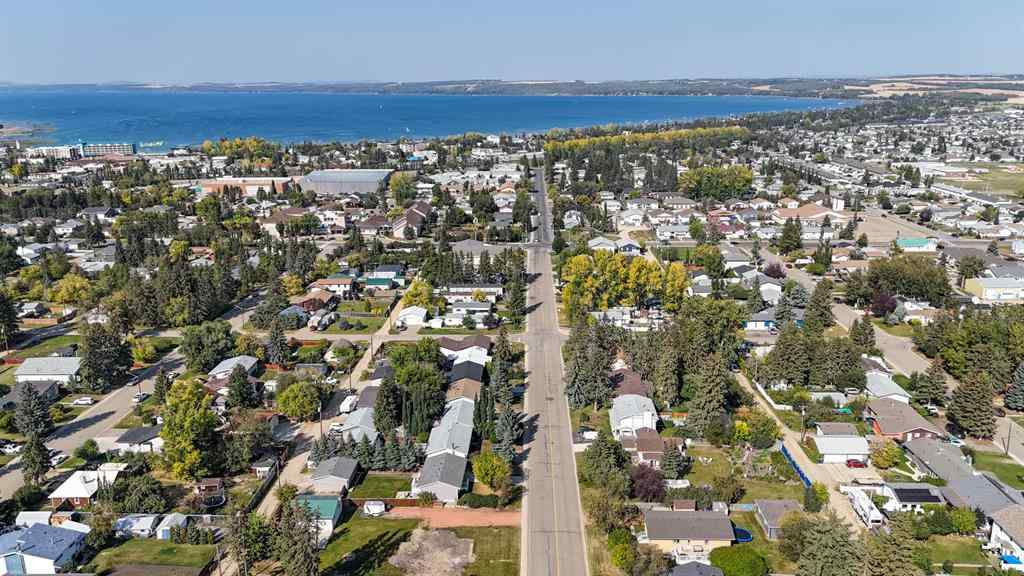 MLS® A2259470 - 4517 & 4513 46 Street  in Central Core Sylvan Lake, Residential
