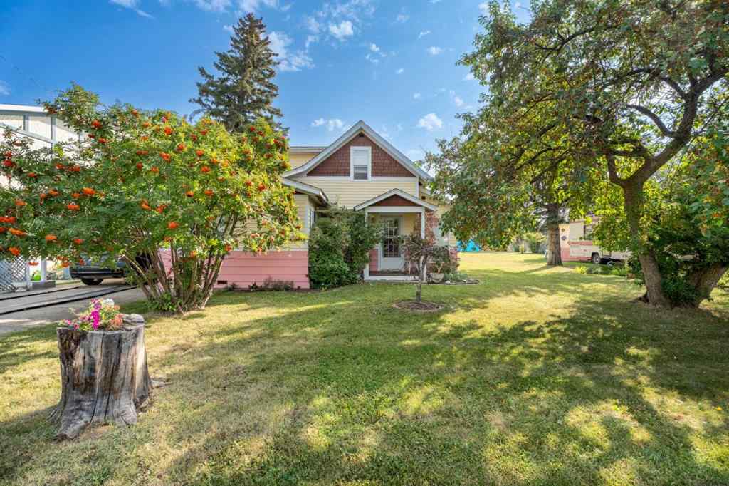 MLS® A2259470 - 4517 & 4513 46 Street  in Central Core Sylvan Lake, Residential