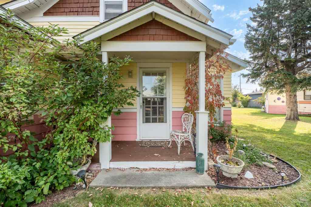 MLS® A2259470 - 4517 & 4513 46 Street  in Central Core Sylvan Lake, Residential