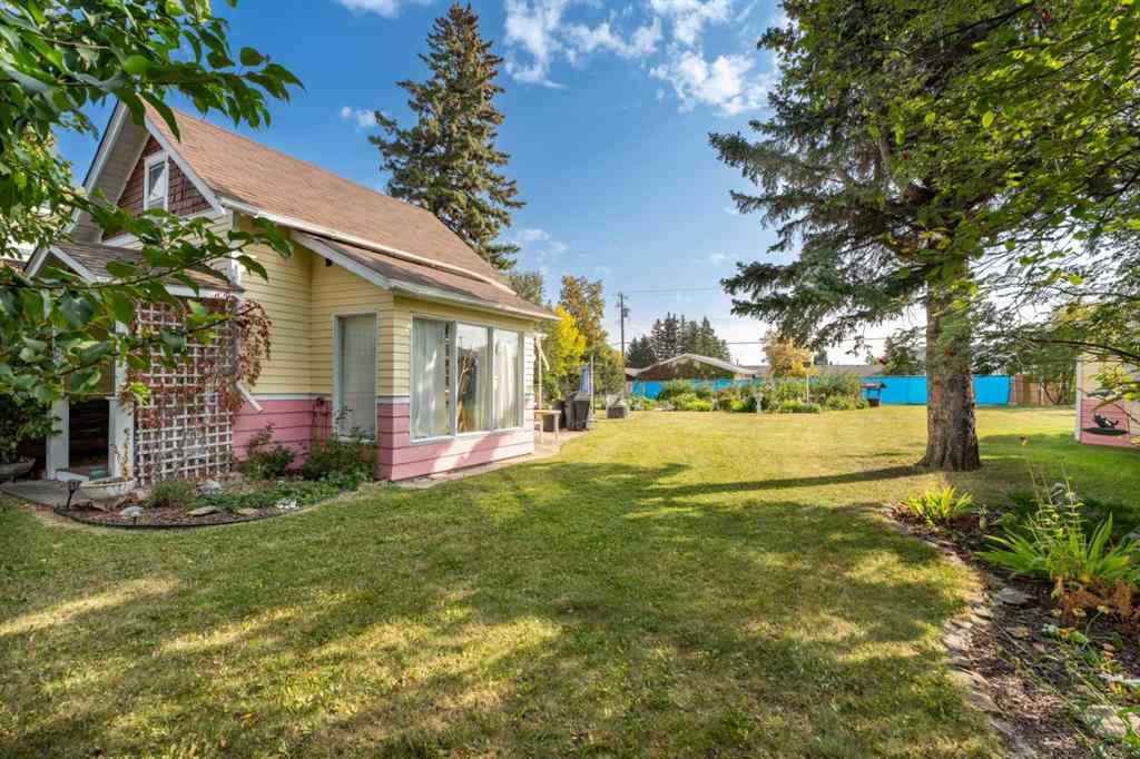 MLS® A2259470 - 4517 & 4513 46 Street  in Central Core Sylvan Lake, Residential