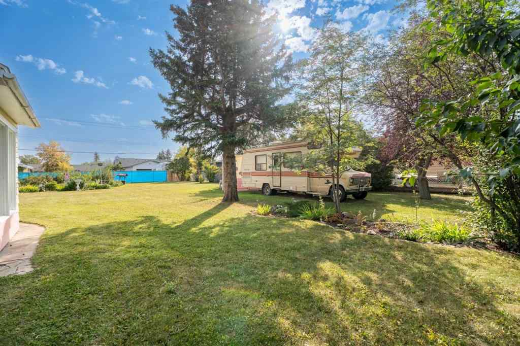 MLS® A2259470 - 4517 & 4513 46 Street  in Central Core Sylvan Lake, Residential