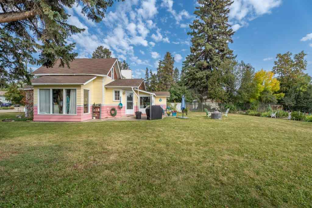 MLS® A2259470 - 4517 & 4513 46 Street  in Central Core Sylvan Lake, Residential