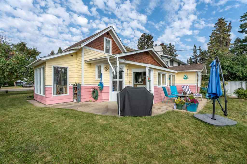 MLS® A2259470 - 4517 & 4513 46 Street  in Central Core Sylvan Lake, Residential