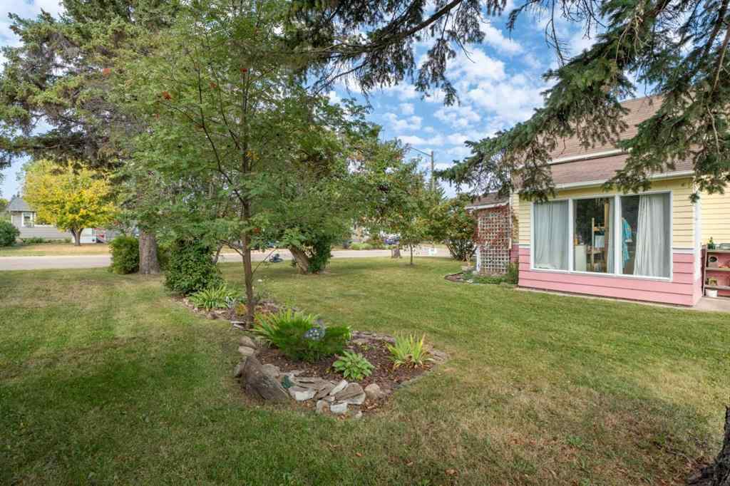 MLS® A2259470 - 4517 & 4513 46 Street  in Central Core Sylvan Lake, Residential