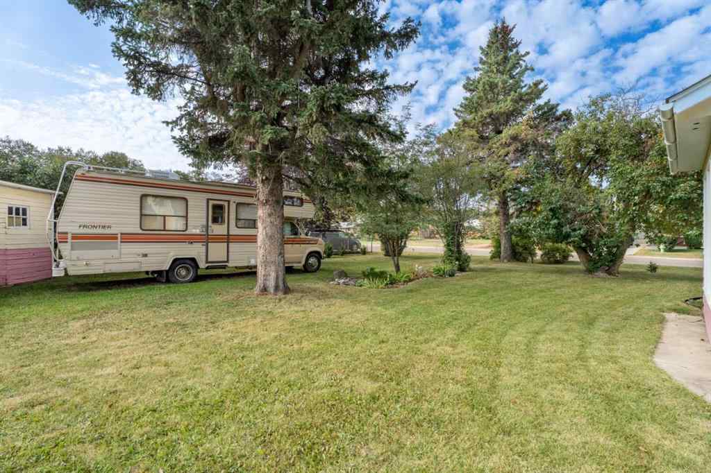 MLS® A2259470 - 4517 & 4513 46 Street  in Central Core Sylvan Lake, Residential