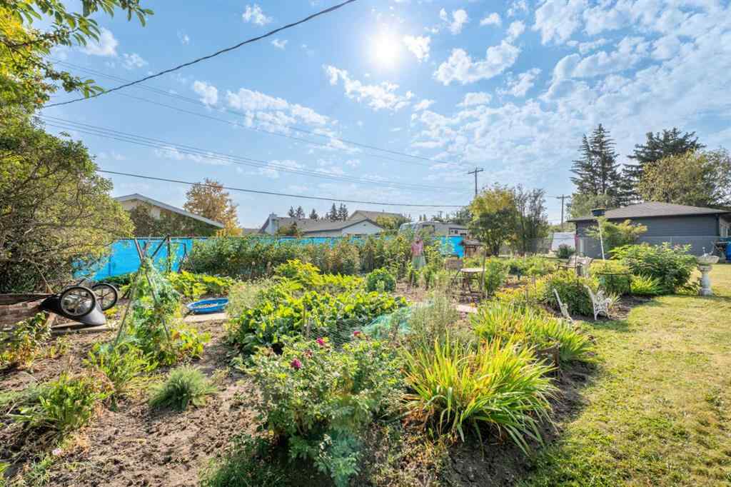 MLS® A2259470 - 4517 & 4513 46 Street  in Central Core Sylvan Lake, Residential