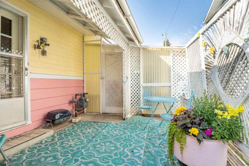 MLS® A2259470 - 4517 & 4513 46 Street  in Central Core Sylvan Lake, Residential