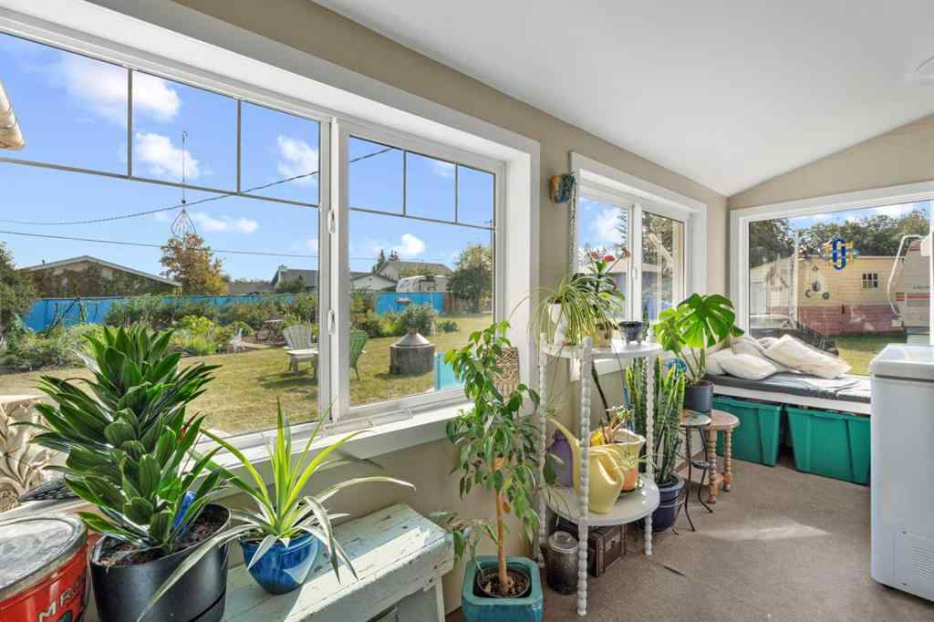 MLS® A2259470 - 4517 & 4513 46 Street  in Central Core Sylvan Lake, Residential