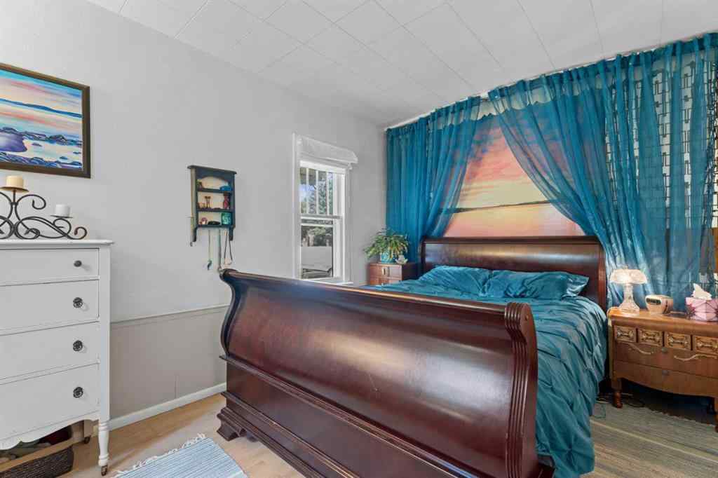 MLS® A2259470 - 4517 & 4513 46 Street  in Central Core Sylvan Lake, Residential