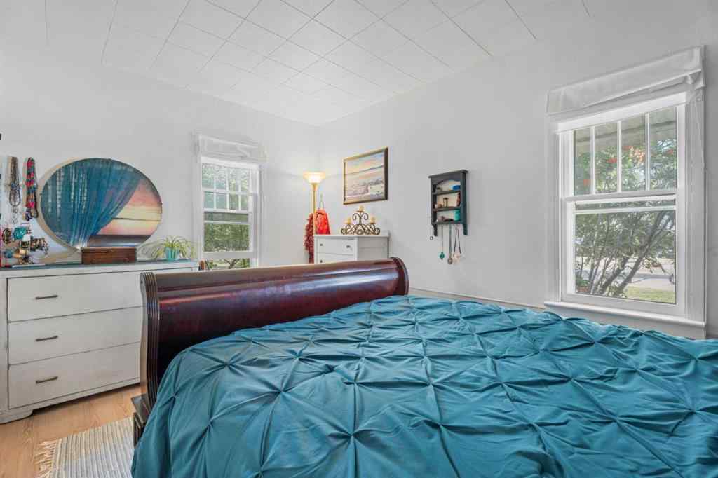 MLS® A2259470 - 4517 & 4513 46 Street  in Central Core Sylvan Lake, Residential