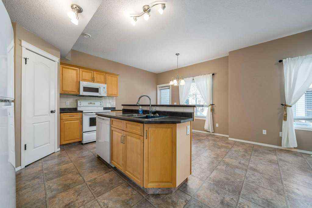 MLS® A2259478 - 324 Washington Way SE in River Flats Medicine Hat, Residential