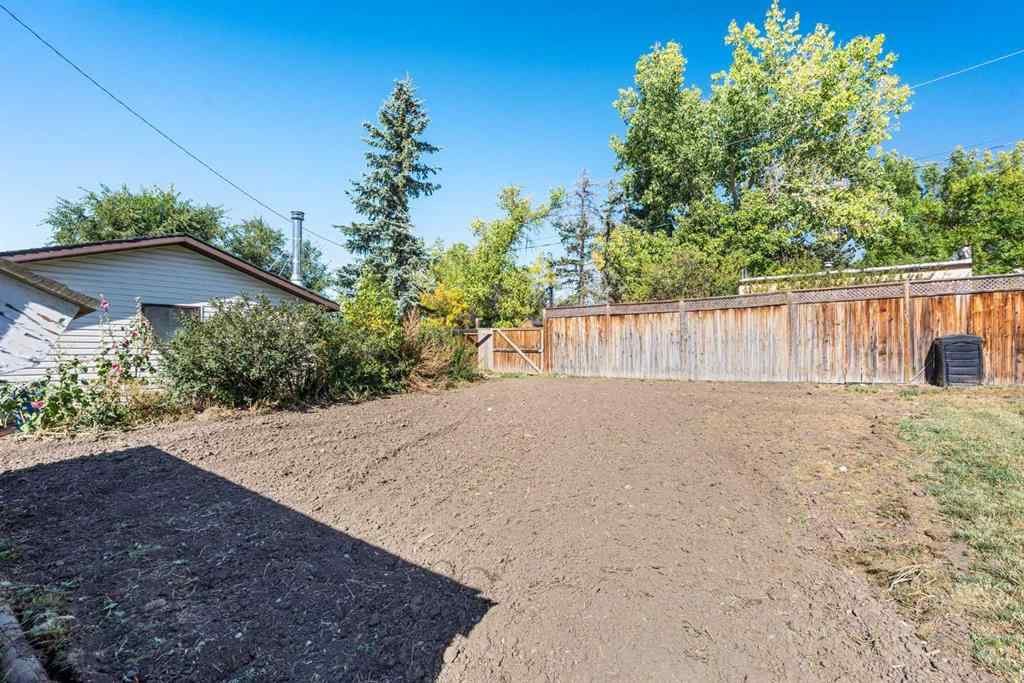 MLS® A2259485 - 230 Frederick Avenue W in NONE Standard, Residential