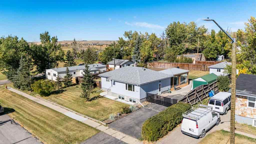 MLS® A2259485 - 230 Frederick Avenue W in NONE Standard, Residential