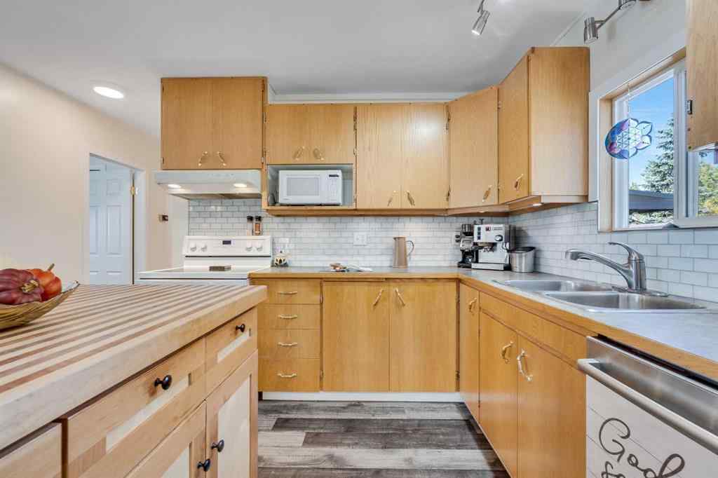 MLS® A2259485 - 230 Frederick Avenue W in NONE Standard, Residential