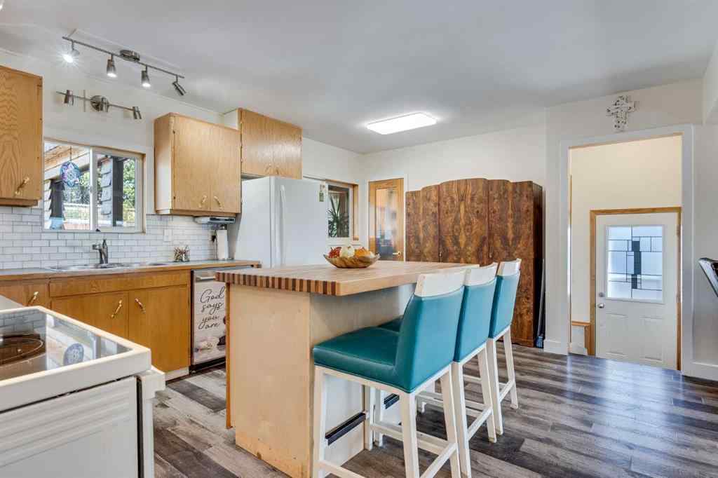 MLS® A2259485 - 230 Frederick Avenue W in NONE Standard, Residential