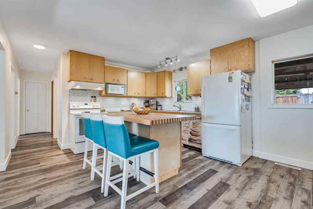 MLS® A2259485 - 230 Frederick Avenue W in NONE Standard, Residential