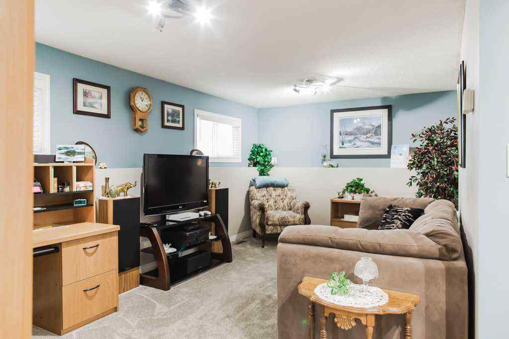 MLS® A2259493 - 9905 70 Avenue  in South Patterson Place Grande Prairie, Residential