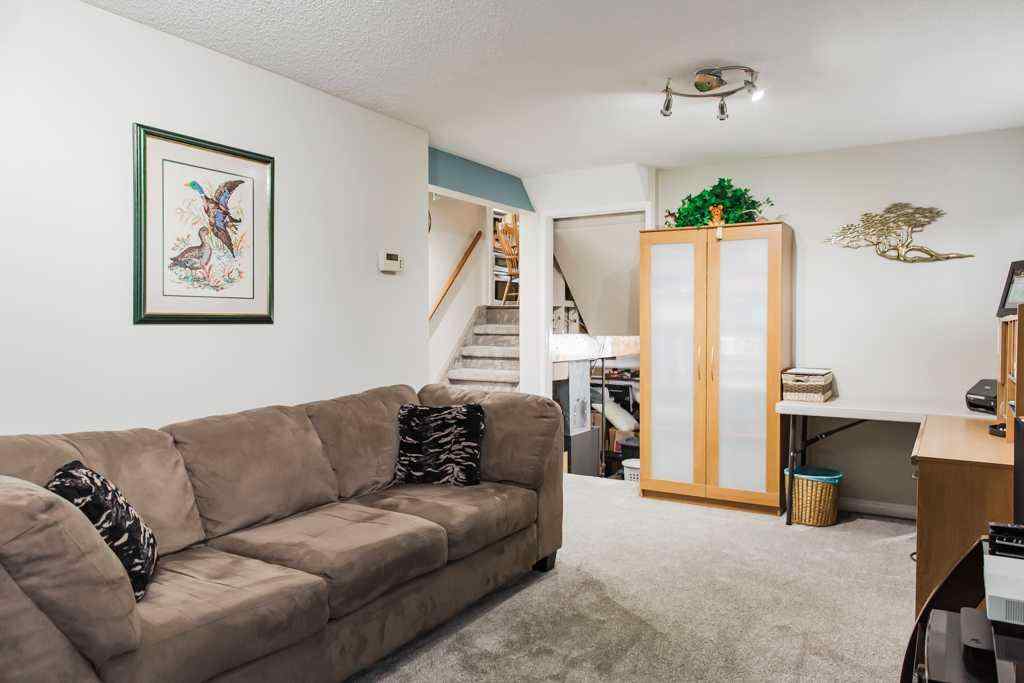 MLS® A2259493 - 9905 70 Avenue  in South Patterson Place Grande Prairie, Residential