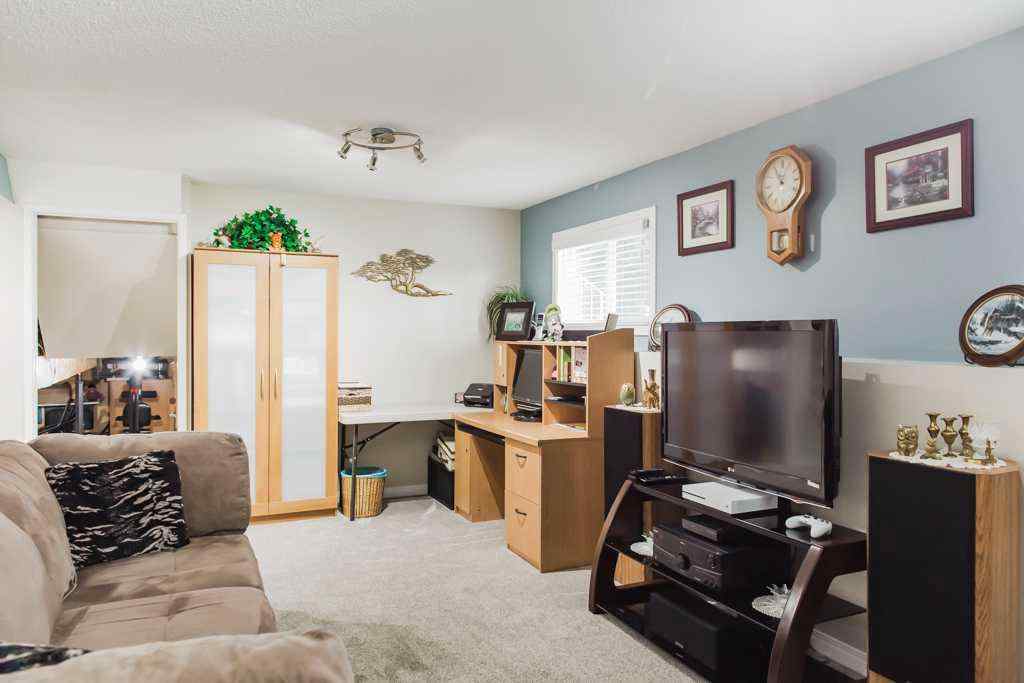 MLS® A2259493 - 9905 70 Avenue  in South Patterson Place Grande Prairie, Residential