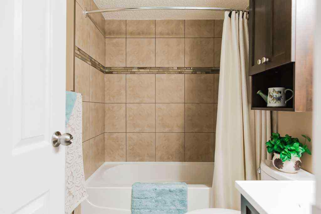 MLS® A2259493 - 9905 70 Avenue  in South Patterson Place Grande Prairie, Residential