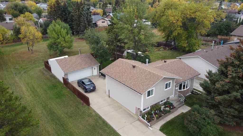 MLS® A2259493 - 9905 70 Avenue  in South Patterson Place Grande Prairie, Residential