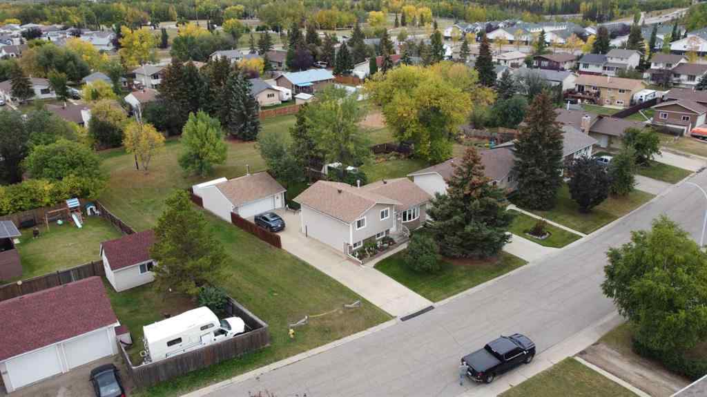 MLS® A2259493 - 9905 70 Avenue  in South Patterson Place Grande Prairie, Residential