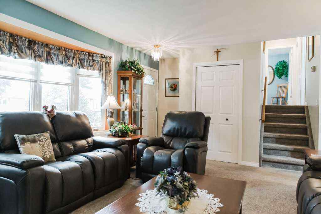 MLS® A2259493 - 9905 70 Avenue  in South Patterson Place Grande Prairie, Residential