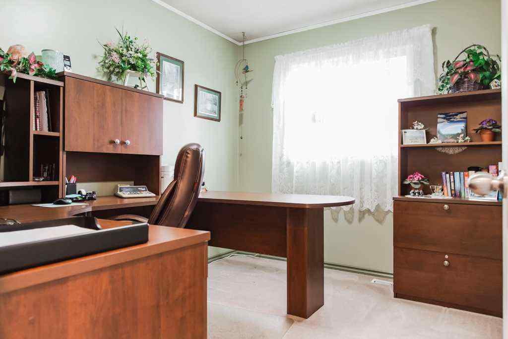 MLS® A2259493 - 9905 70 Avenue  in South Patterson Place Grande Prairie, Residential