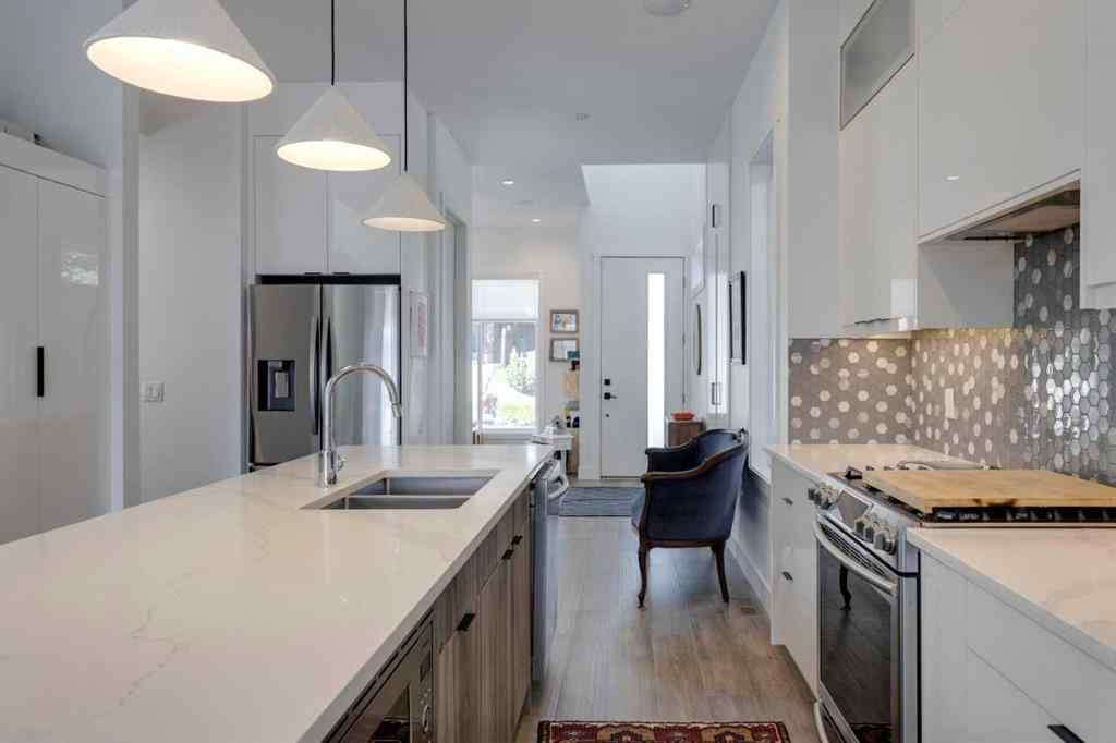 MLS® A2259496 - 1831 30 Avenue SW in South Calgary Calgary, Residential