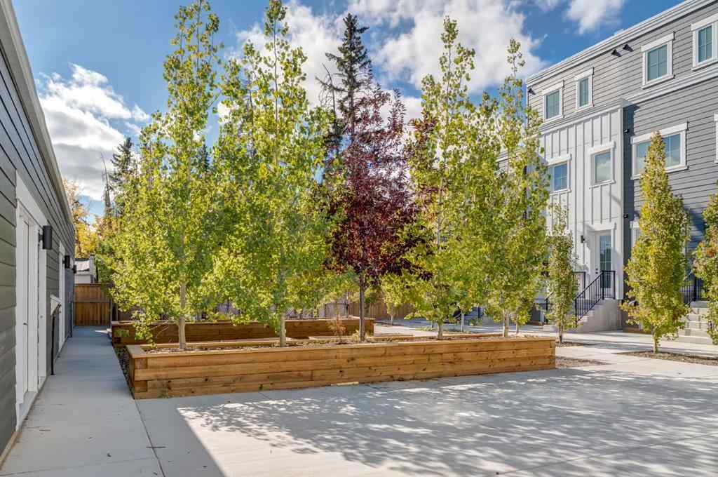 MLS® A2259507 - 1651 8 Avenue NW in Hillhurst Calgary, Commercial