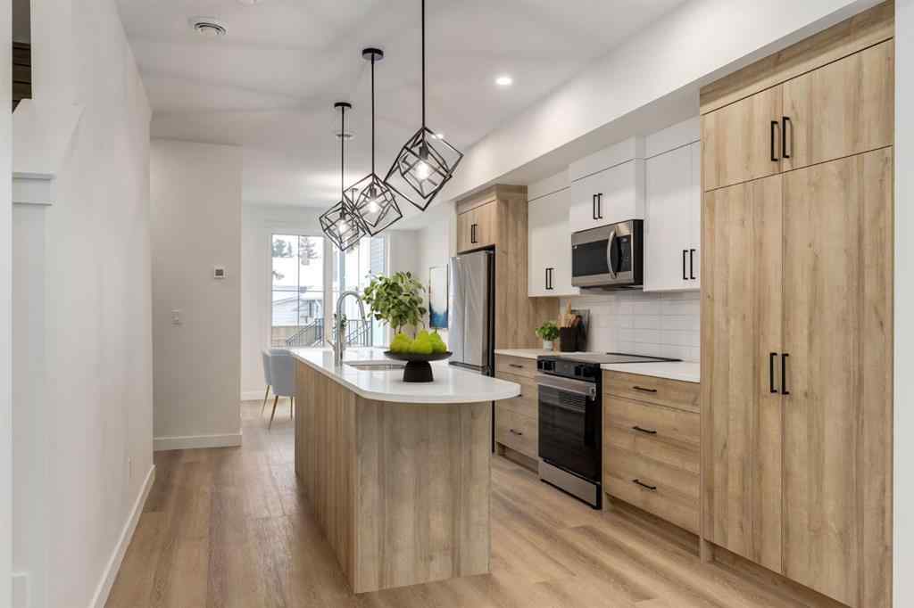 MLS® A2259507 - 1651 8 Avenue NW in Hillhurst Calgary, Commercial