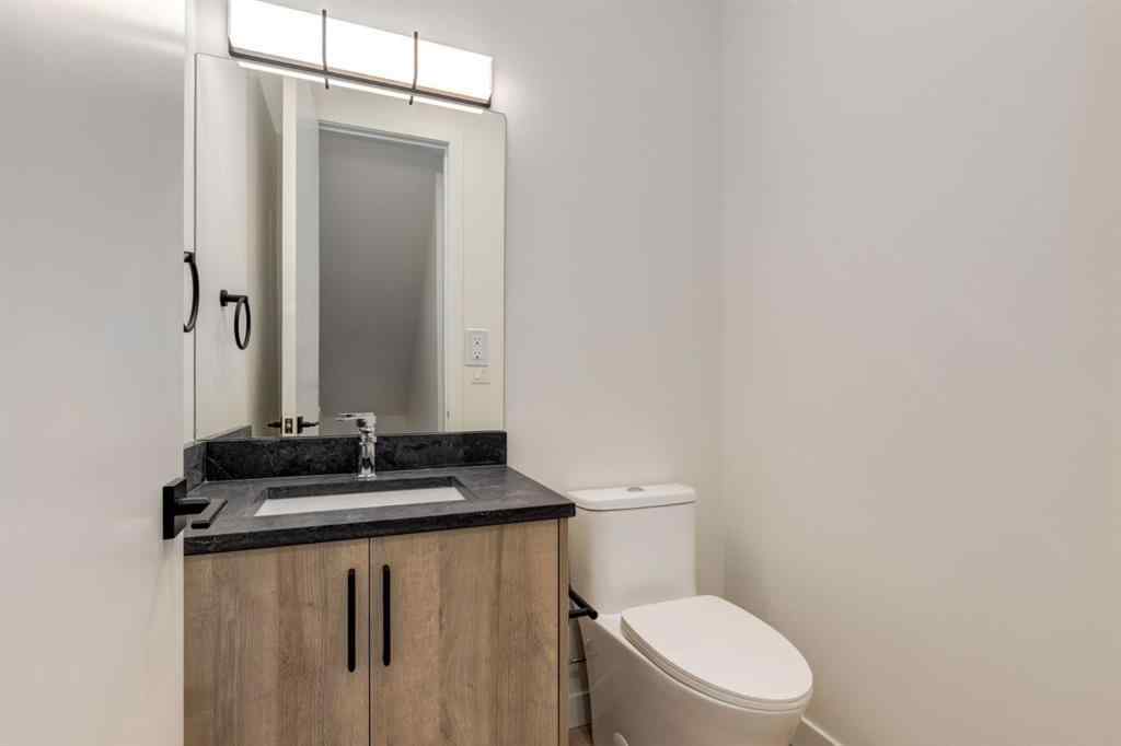 MLS® A2259507 - 1651 8 Avenue NW in Hillhurst Calgary, Commercial