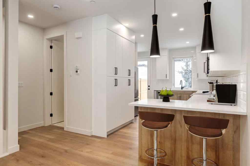 MLS® A2259516 - 233 25 Avenue NE in Tuxedo Park Calgary, Commercial