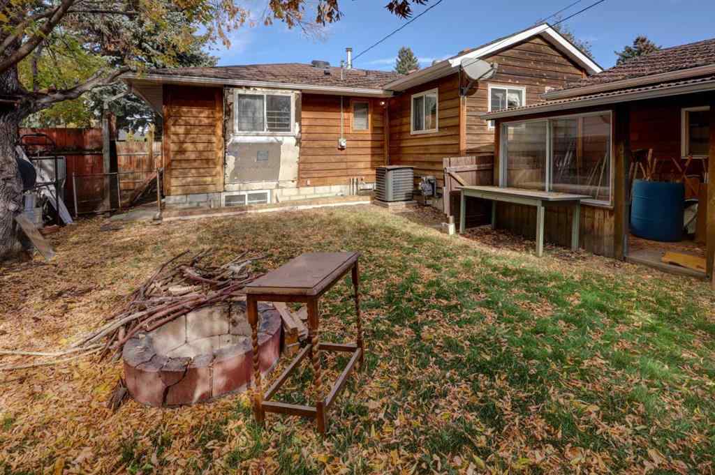 MLS® A2259528 - 8127 43 Avenue NW in Bowness Calgary, Residential