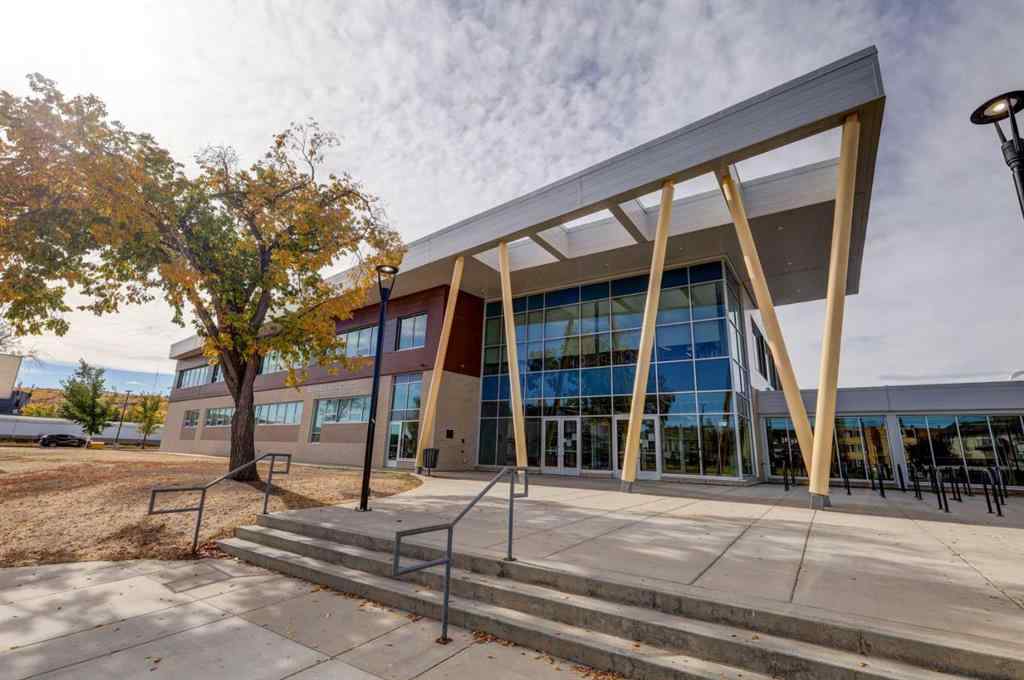 MLS® A2259528 - 8127 43 Avenue NW in Bowness Calgary, Residential