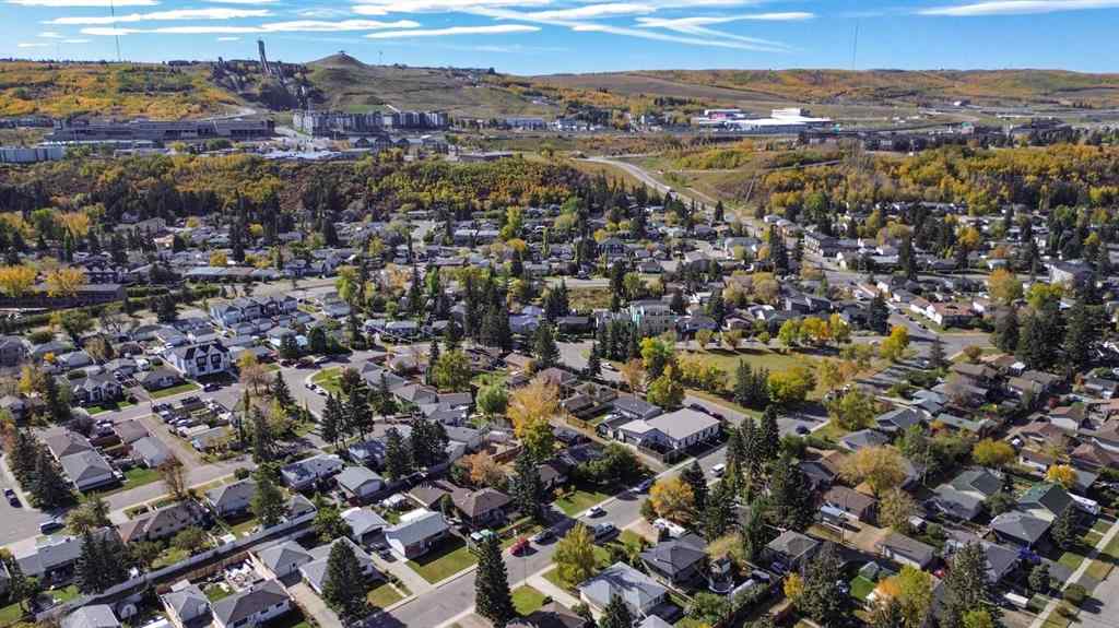 MLS® A2259528 - 8127 43 Avenue NW in Bowness Calgary, Residential