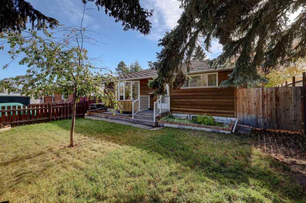 MLS® A2259528 - 8127 43 Avenue NW in Bowness Calgary, Residential