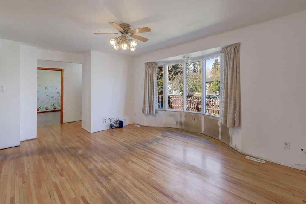 MLS® A2259528 - 8127 43 Avenue NW in Bowness Calgary, Residential