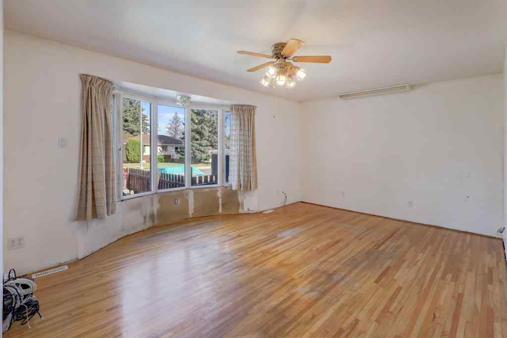 MLS® A2259528 - 8127 43 Avenue NW in Bowness Calgary, Residential