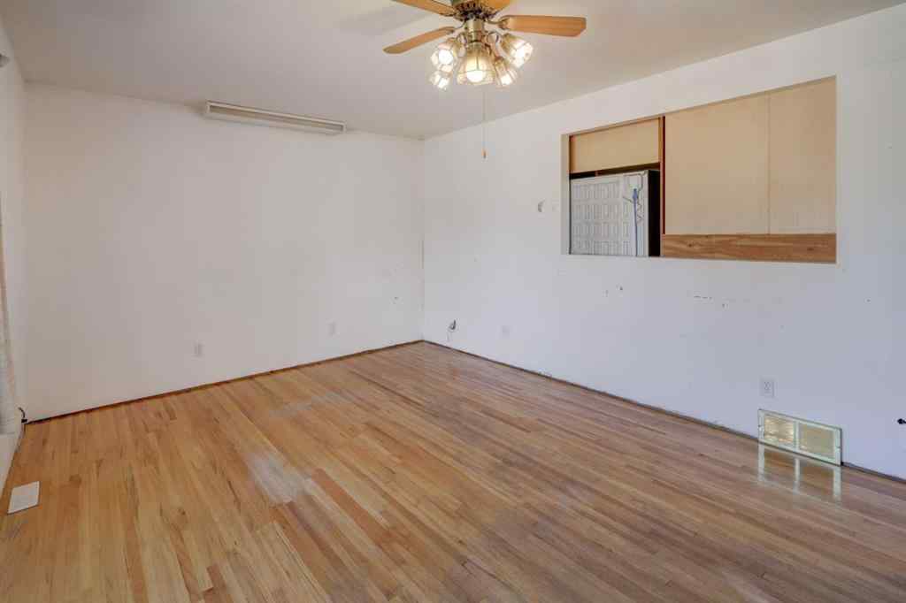 MLS® A2259528 - 8127 43 Avenue NW in Bowness Calgary, Residential