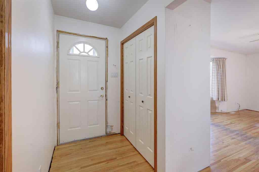 MLS® A2259528 - 8127 43 Avenue NW in Bowness Calgary, Residential