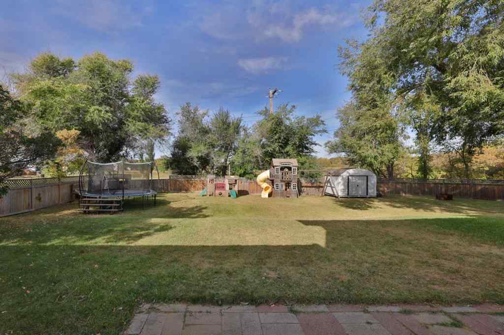 MLS® A2259572 - 5226 52 Street  in Daysland Daysland, Residential