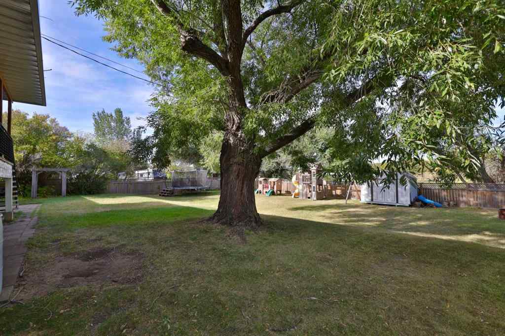 MLS® A2259572 - 5226 52 Street  in Daysland Daysland, Residential