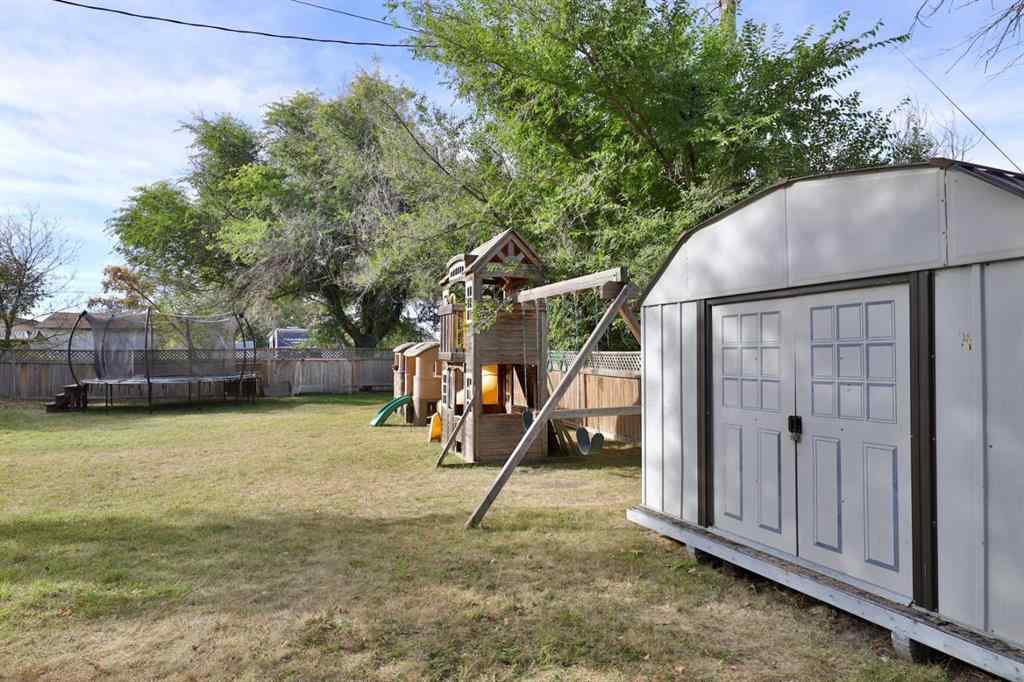 MLS® A2259572 - 5226 52 Street  in Daysland Daysland, Residential